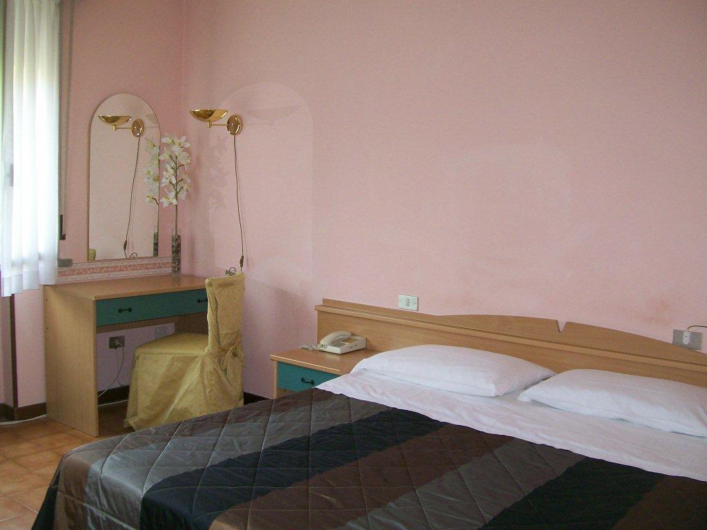 Hotel La Rosta Reggio Emilia Exterior photo