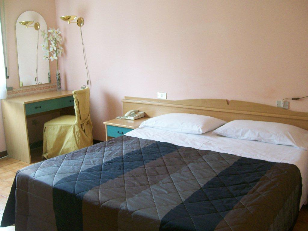 Hotel La Rosta Reggio Emilia Exterior photo